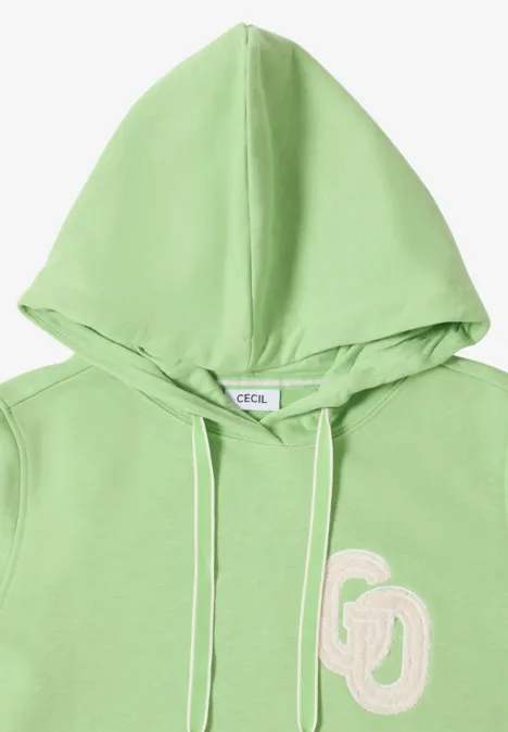 Hellgrüner Hoodie mit Kapuze und weißer Stickerei auf der Brust